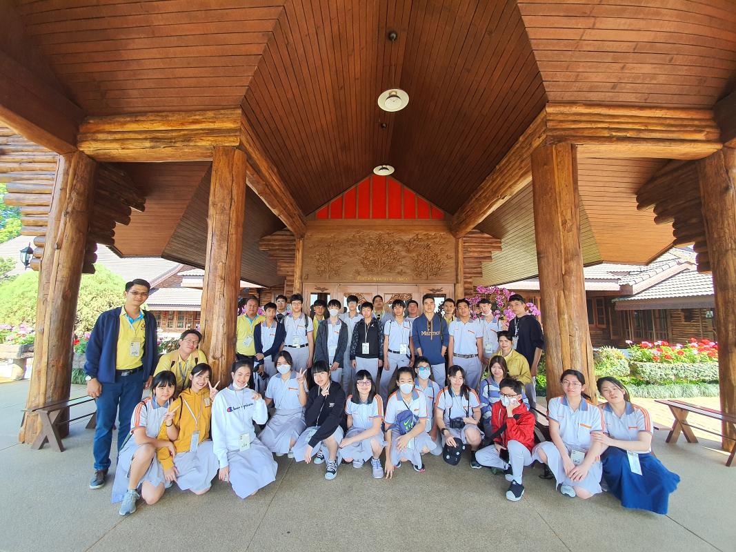  Organize Field trip for Study cultural, society, civilizaion at Doi Tung Development Project - MFLF