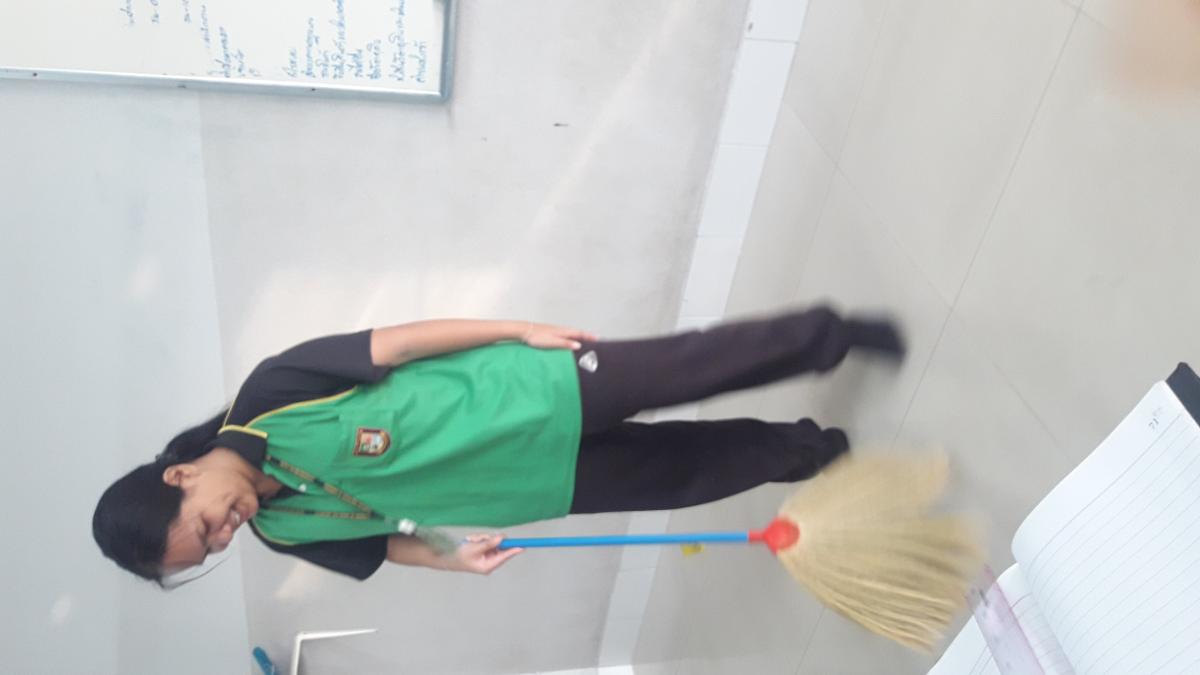 กวาดพื้นห้องเรียน