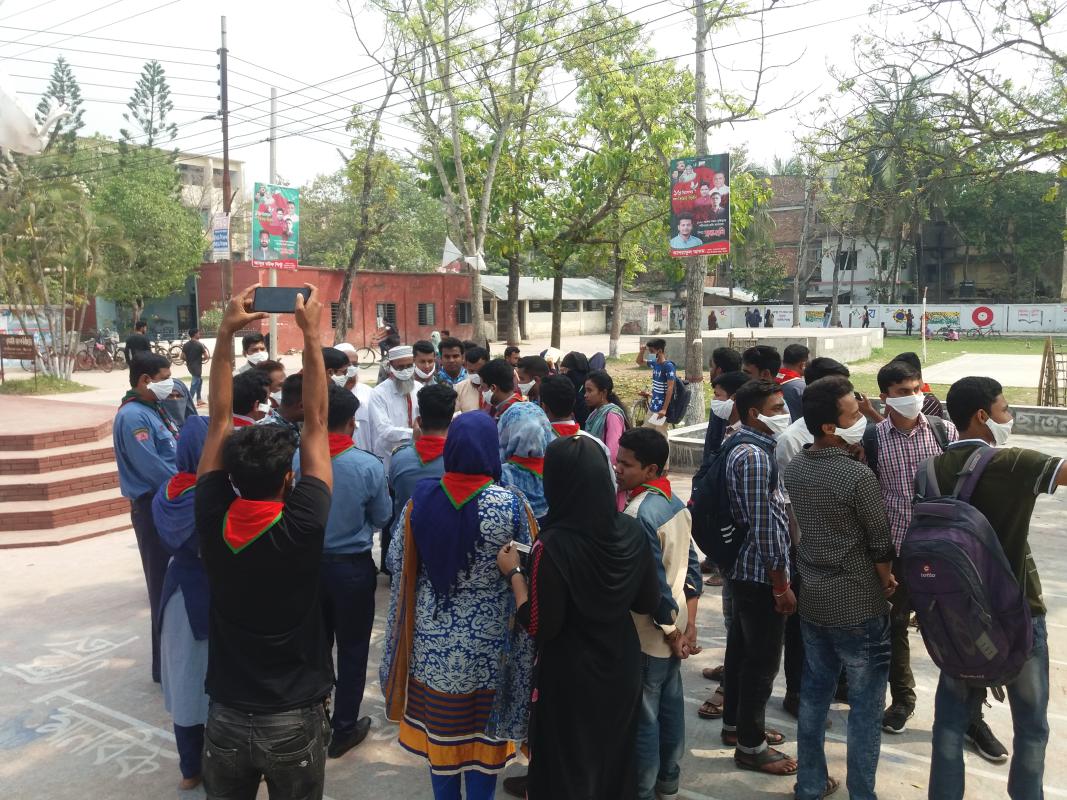 করোনা ভাইরাস প্রতিরোধে জনসচেতনতা গড়ে তোলা