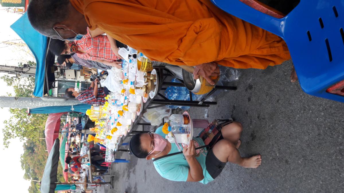 ทำบุญ