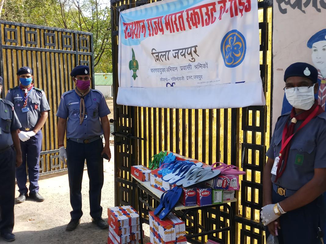 प्रवासी  मजदूर चरण पादुका अभियान