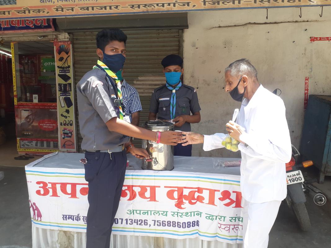 लोगो को आयुर्वेदिक काडा पिलाया गया