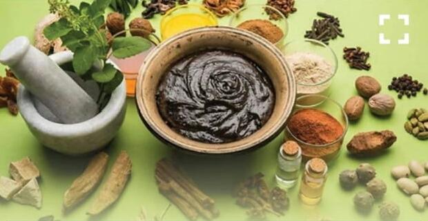 रोगप्रतिरोधक क्षमता बढ़ाने के लिए पिला रहे आयुर्वेदिक काढ़ा 
