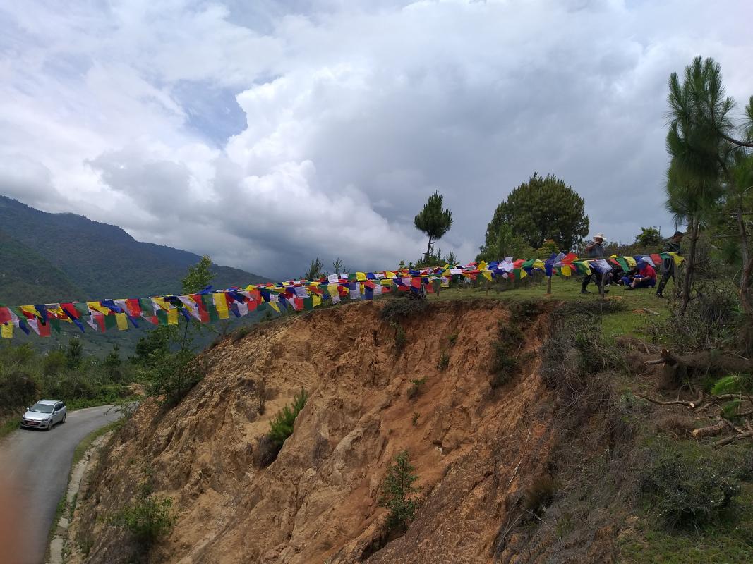 Hoisting of lhungdhar