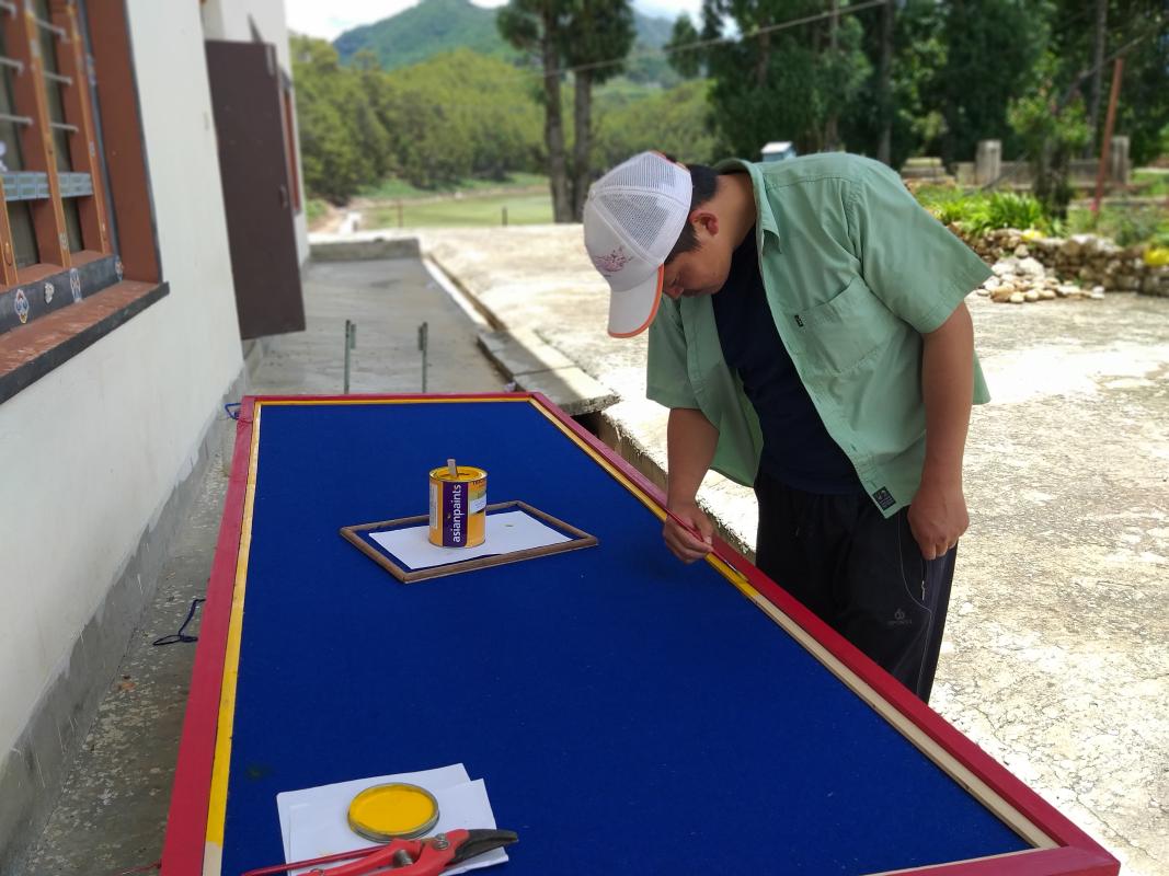 Mainting of board and writing of slogan