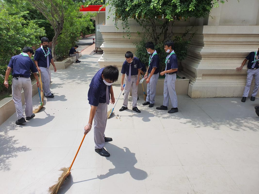 ทำจิตอาสาทำความสะอาดวัดหนองแขม