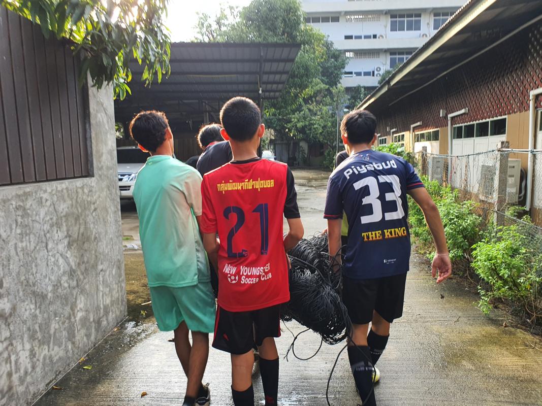 ทำจิตอาสา ช่วยอาจารย์ยกของ