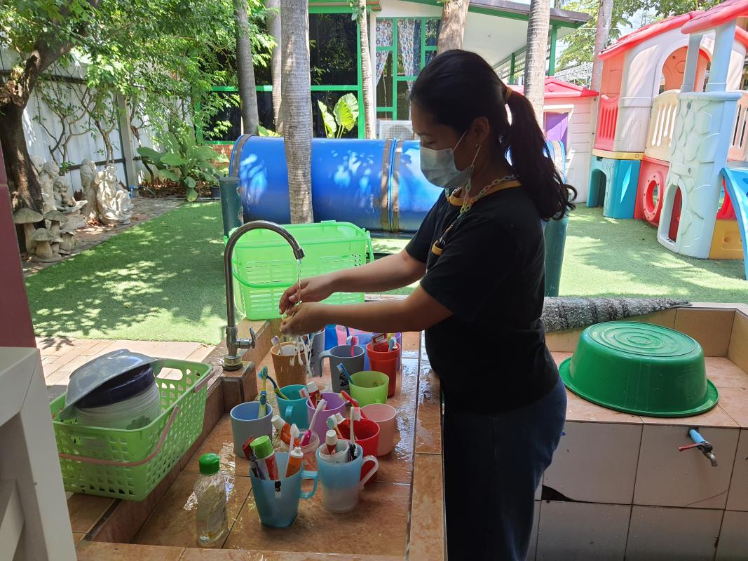 ทำความสะอาดแก้วและแปรงสีฟันเด็ก