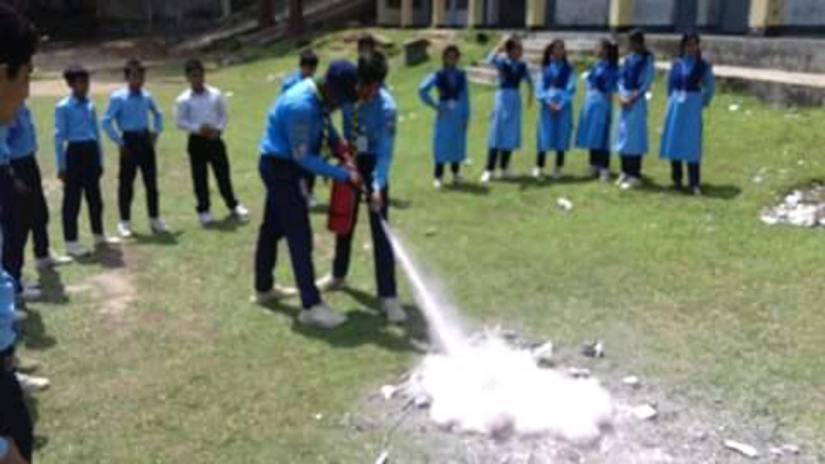 স্কাউটদের অগ্নি নির্বাপণ প্রশিক্ষন