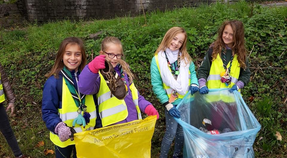 Activité Rivières propres: Belgian scouts unit helps cleaning up their hometown