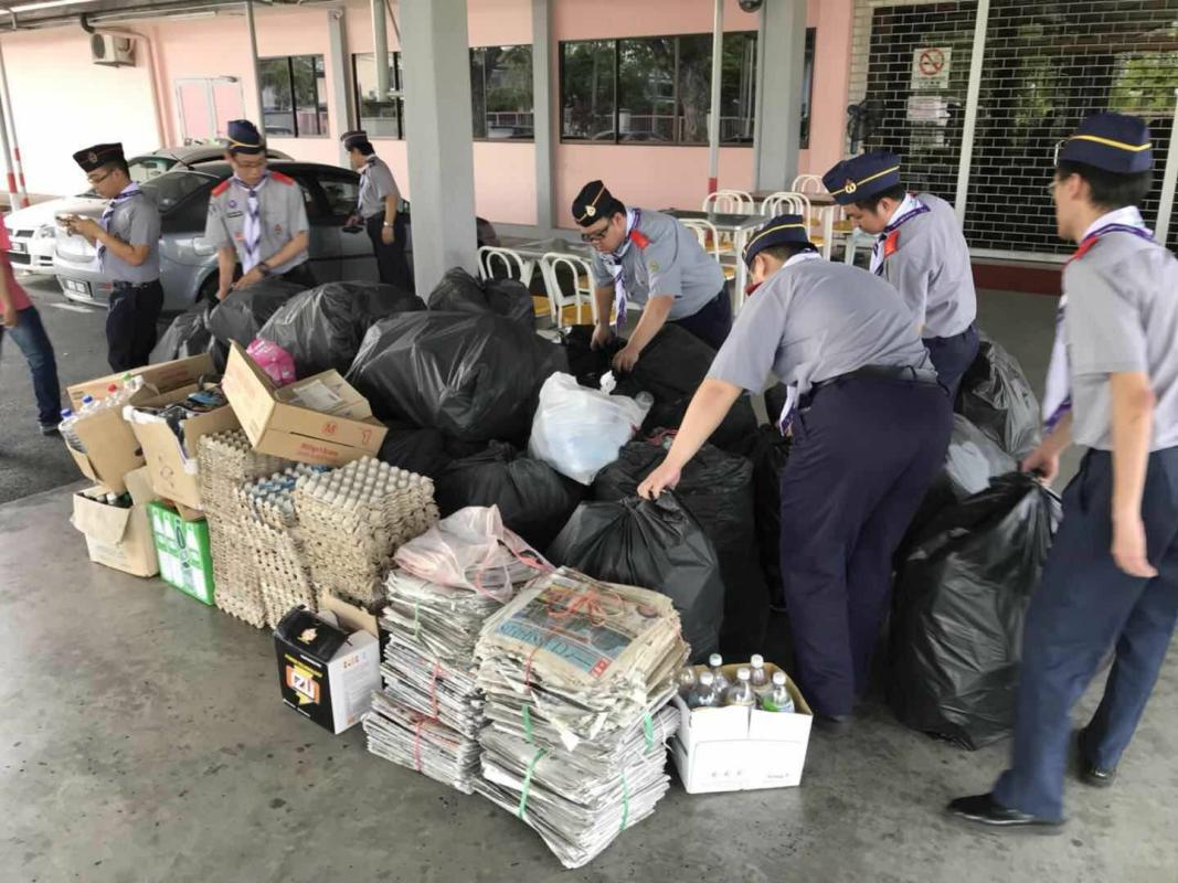 kitar semula sambil membantu orang yang perlu bantuan 