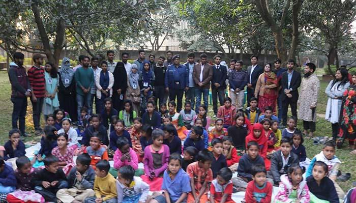 বগুড়ায় সুবিধাবঞ্চিত বাচ্চাদের  দিশারী পরিবার

