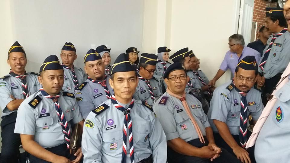 Kalung Tiga Butir Manikayu