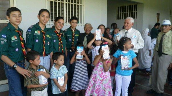 Entrega de leches "Lechetón 2011"