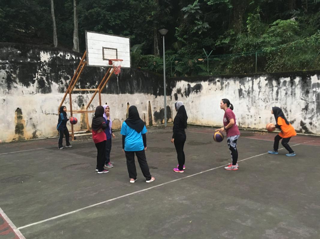 Latihan Pusat Bola Keranjang 