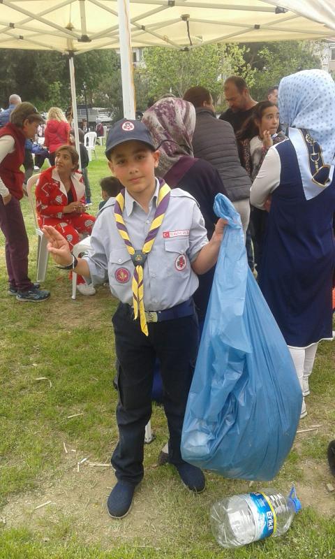 4 scouts and  4 daily favours