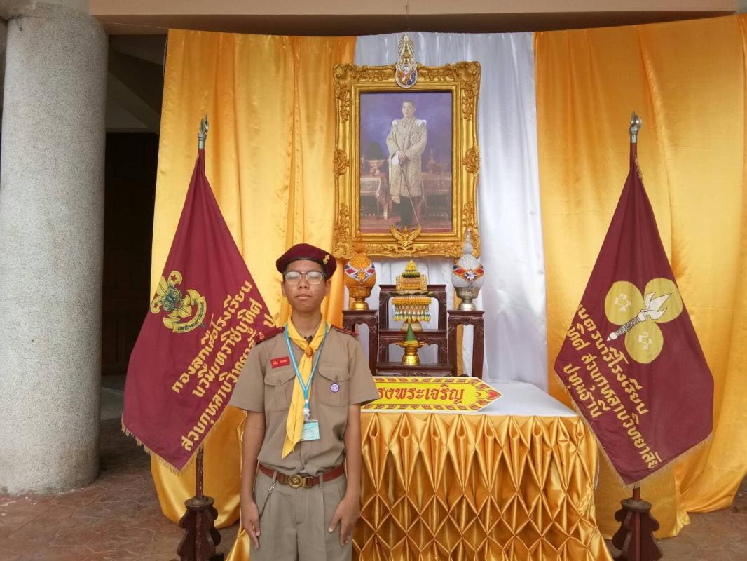 เก็บขยะหน้าโรงเรียนนวมินทราชินุทิศสวนกุหลาบวิทยาลัยปทุมธานี