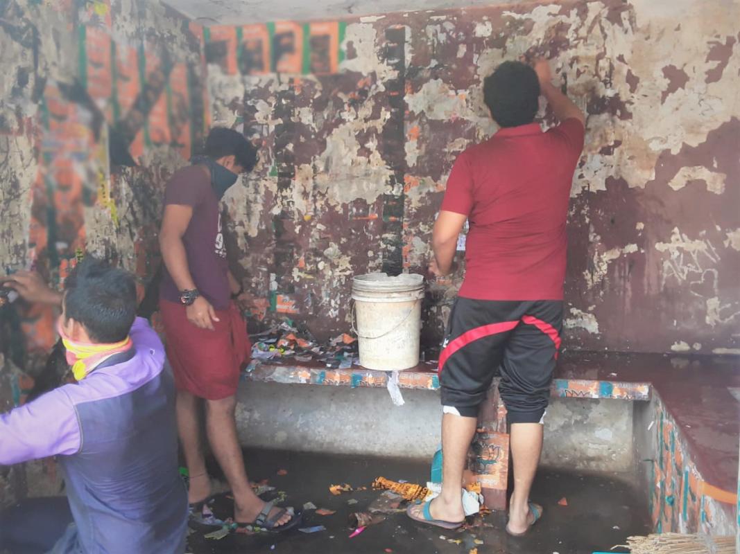 Indian Rovers changing abandoned like bus shelter to a useful one