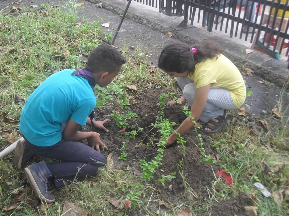 Operación limpieza en la iglesia 