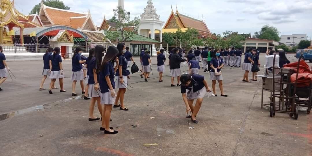 ช่วยกันเก็บขยะ