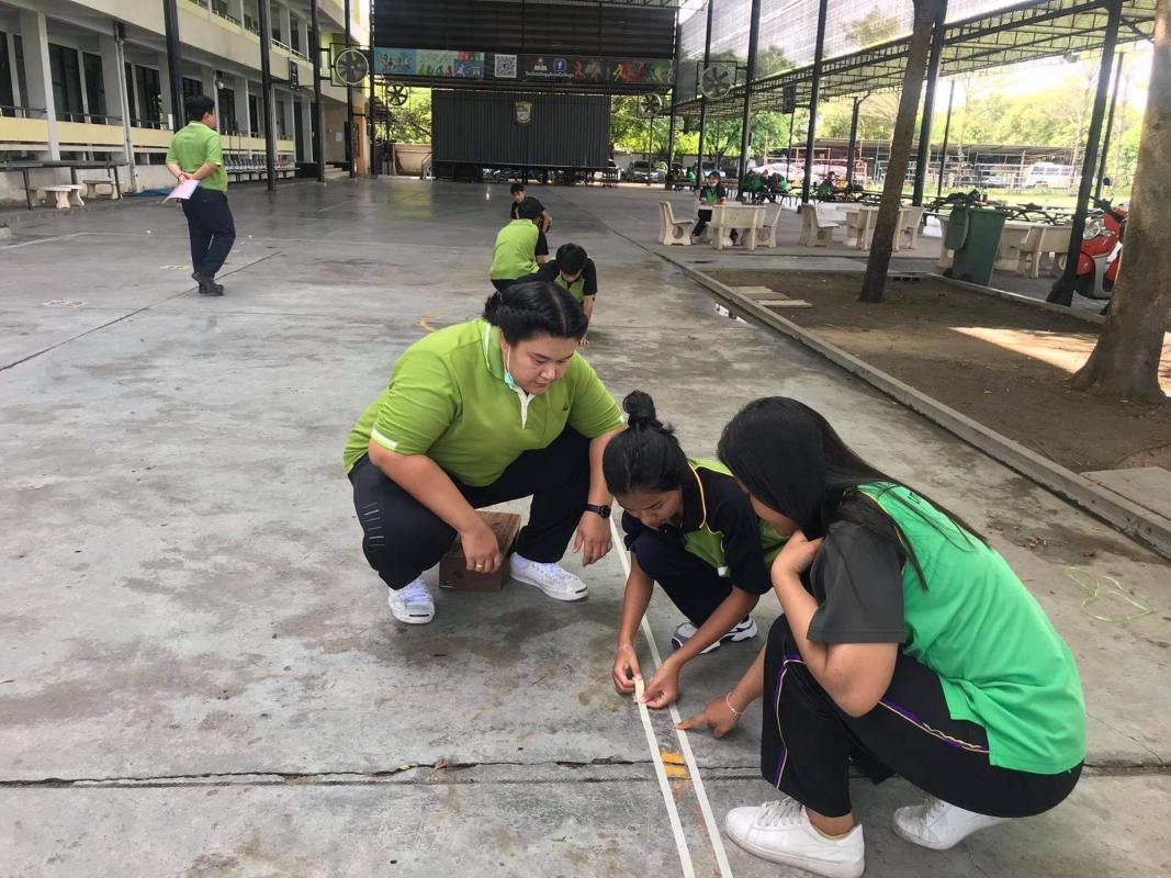 ช่วยคุณครูทำสนาม