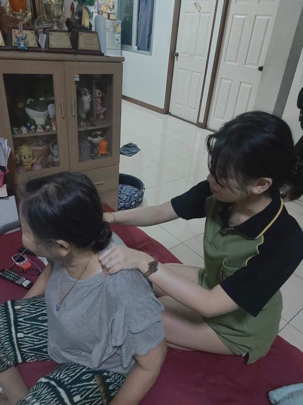 นวดให้คุณยาย 