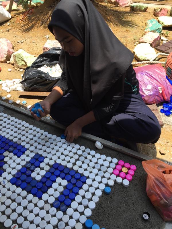 Reuse Recycle Garden project (SWA Voluntary Service) Pada Hari keempat projek 