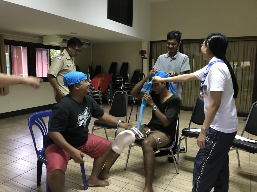 สอนปฐมพยาบาลวิทยากรลูกเสือ