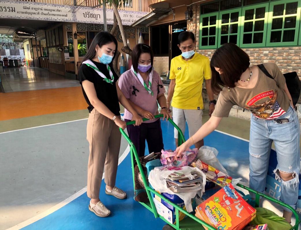 จิตอาสาขนย้ายหนังสือ