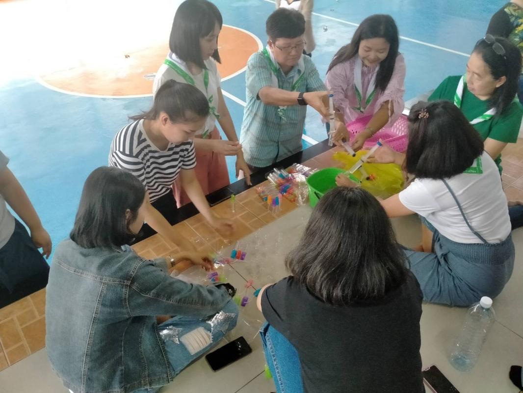 จิตอาสาทำแอลกอฮอล์ฆ่าเชื้อ