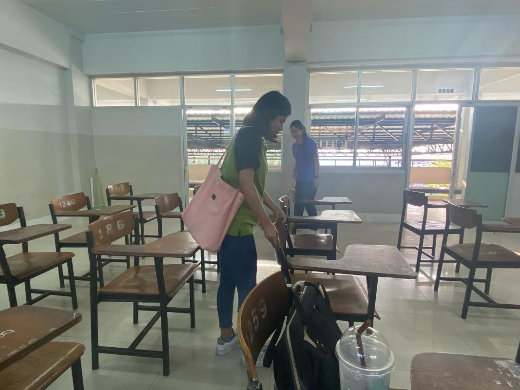 ช่วยจัดโต๊ะ