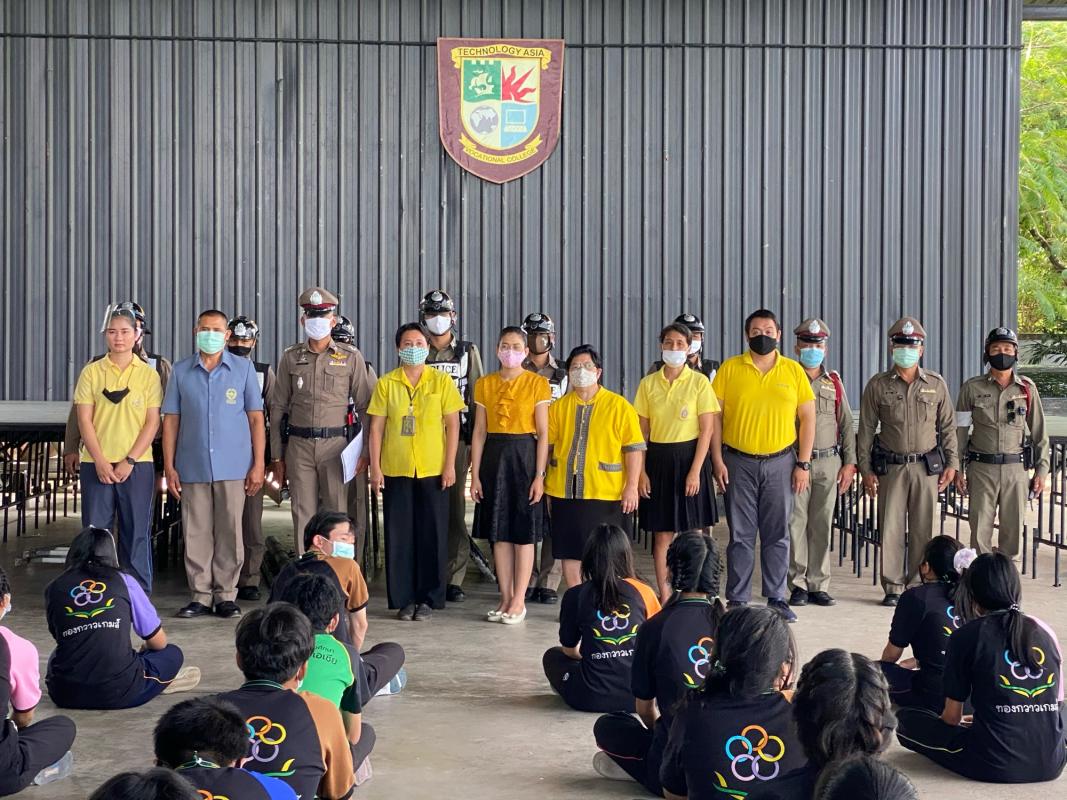 การให้ความรู้จากเจ้าหน้าที่ตำรวจ สน.หนองแขม