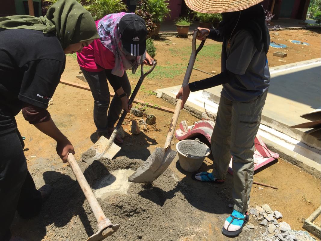 Reuse Recycle Garden project( SWA Voluntary Service) Hari kelima projek 