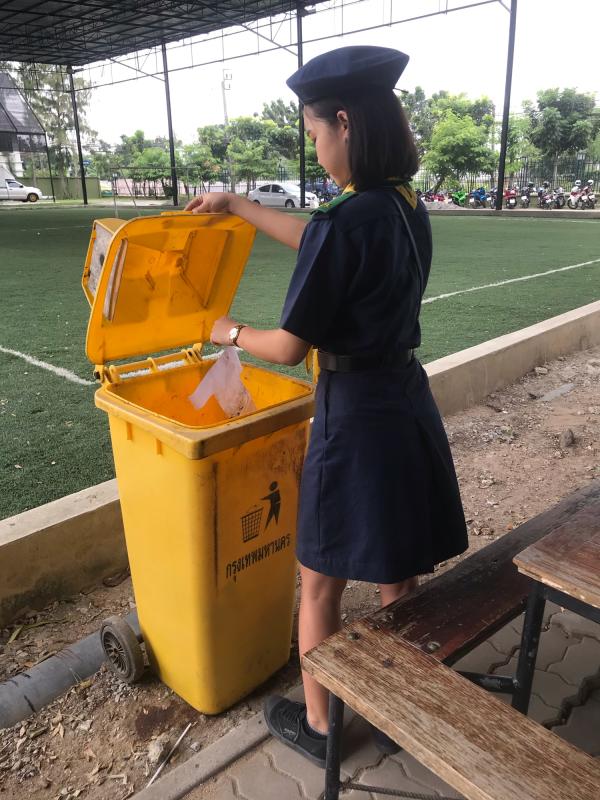ทิ้งขยะให้ลงถัง เพื่อสังคมที่สะอาด