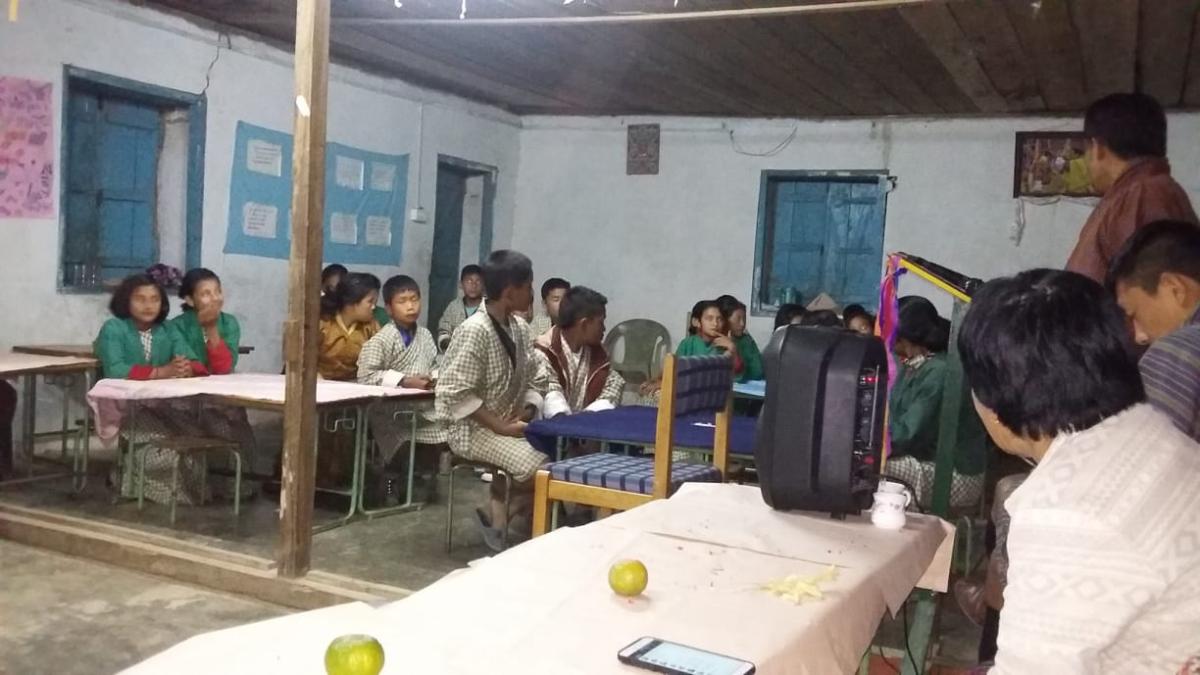 helping students organise farewell dinner for graduating students 