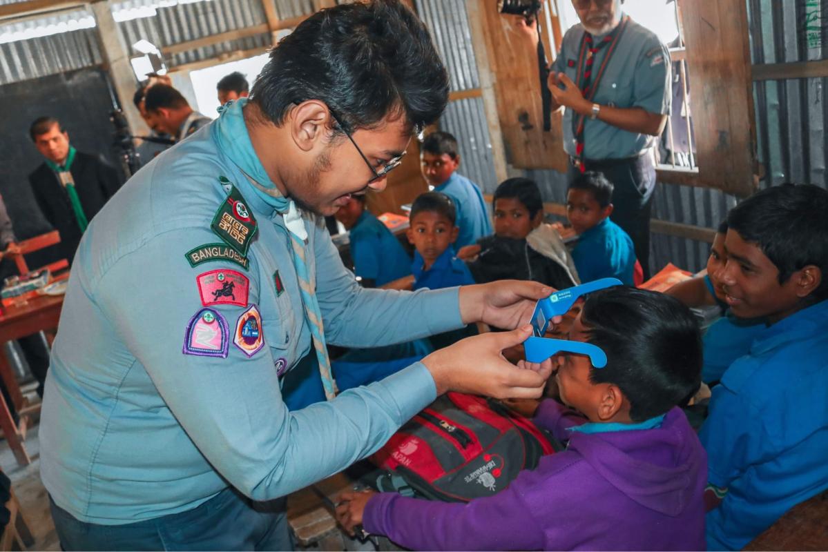 New walk for new dream. students are experiencing difference colour of lights through experiment