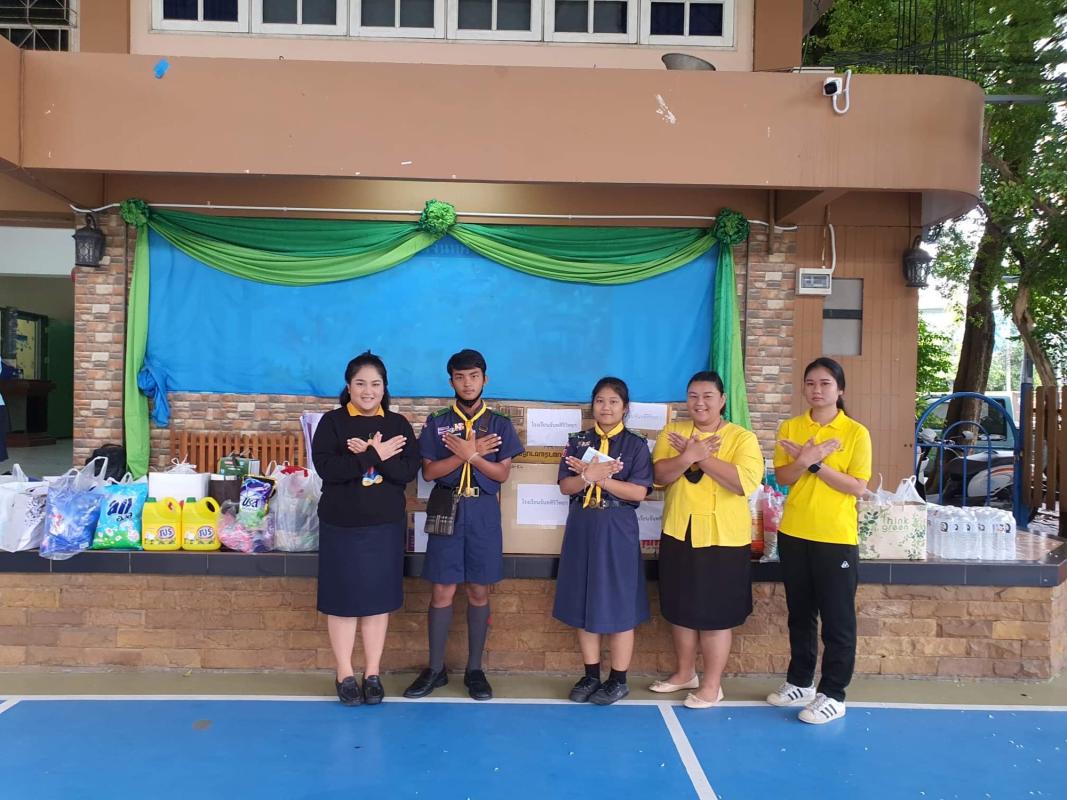 บริจาคสิ่งของให้กับเด็กด่อยโอ