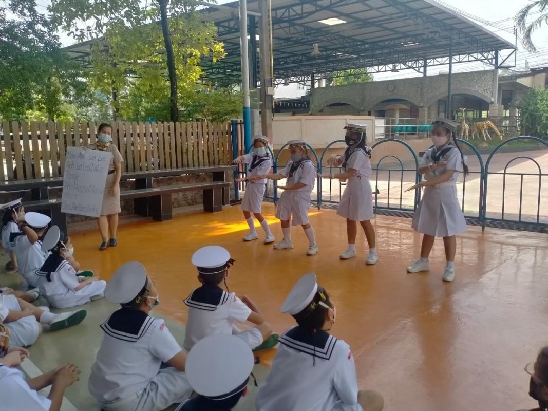 จิตอาสาให้ความรู้เกี่ยวกับลูกเสือและกิจกรรมนันทนาการ