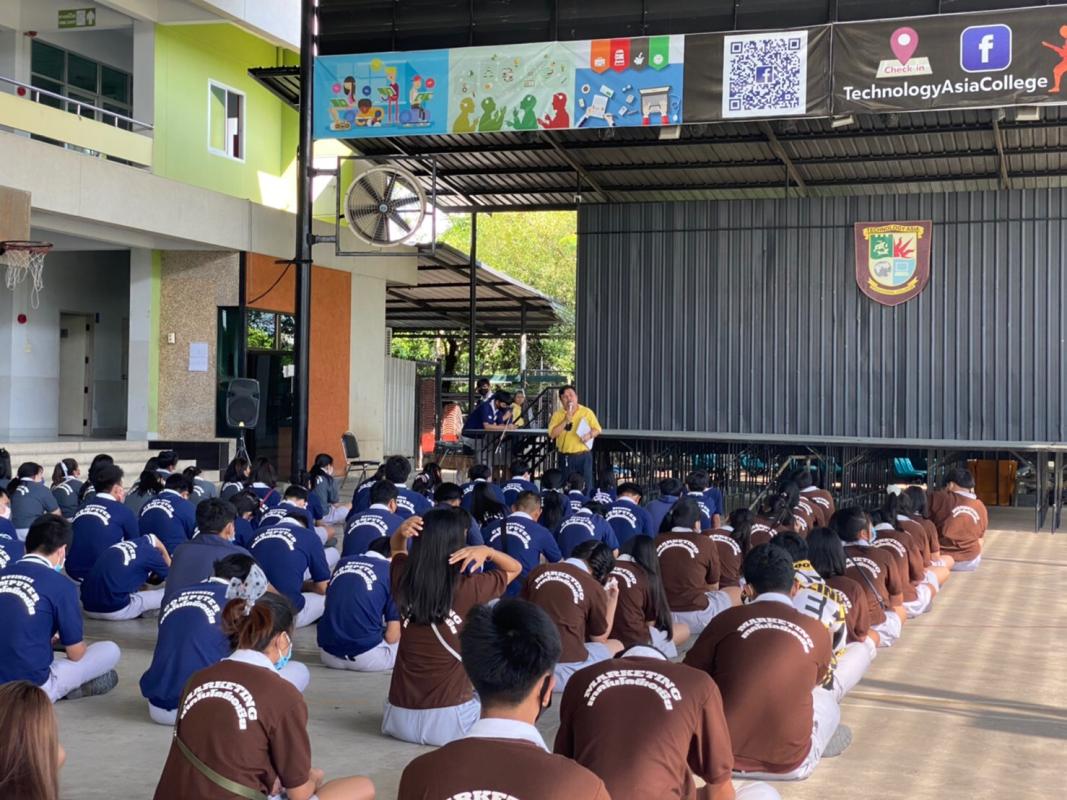พูดอบรมนักเรียน ให้ความรู้การปฏิบัติตัวในวิทยาลัย