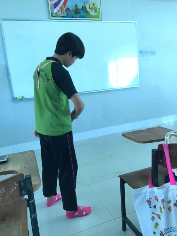 ช่วยเพื่อนทำความสะอาดห้อง