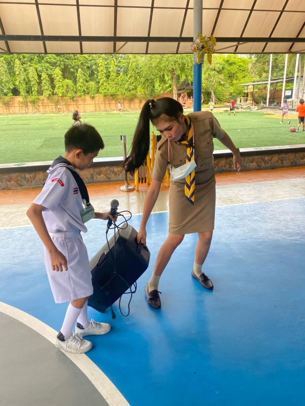 จิตอาสาเก็บอุปกรณ์หลังเลิกเรียน