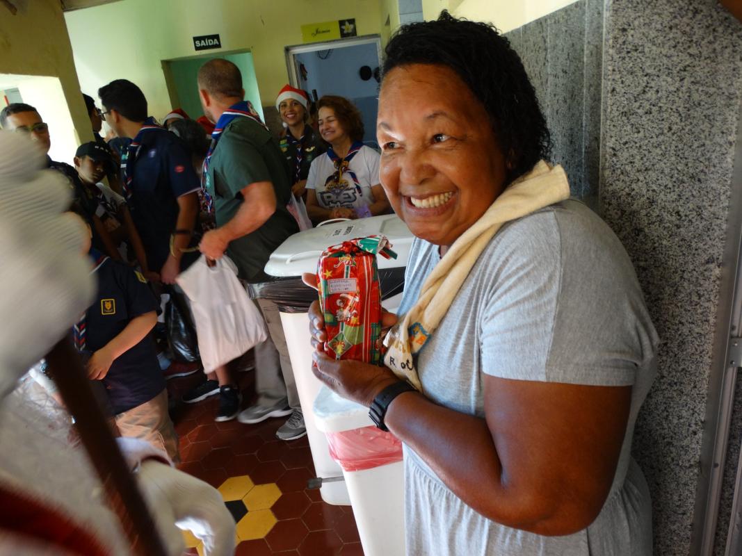 Visita e Parabens  com Papai Noel ao lar de Idosos Adelson Rebello