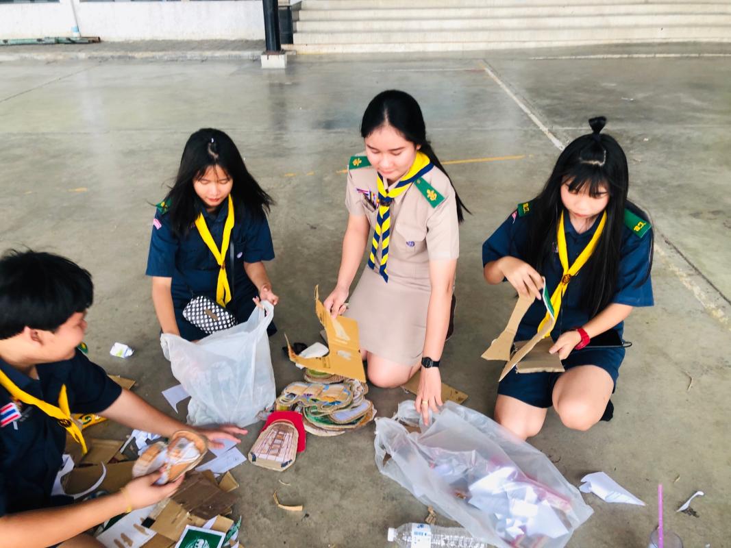 กิจกรรมคัดแยกขยะ กล่องเหลือใช้