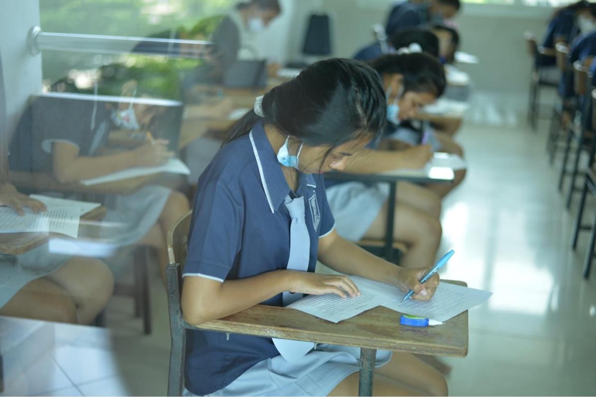 ประกวดคัดลายมือวันภาษาไทย