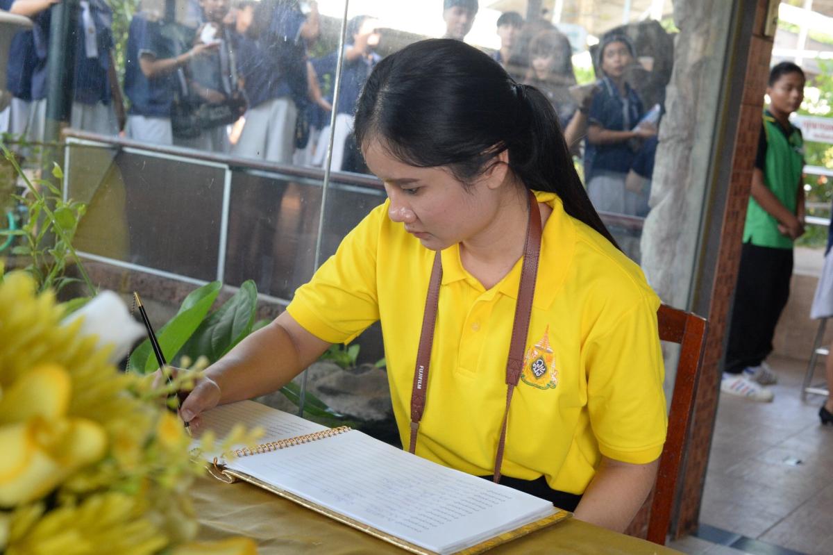 ลงนามถวายพระพร