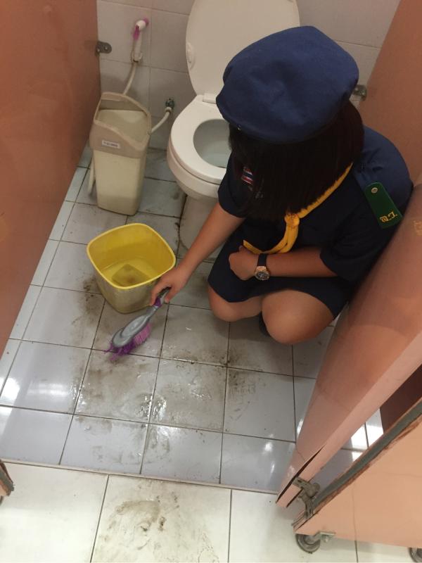 ขัดพื้นห้องน้ำ