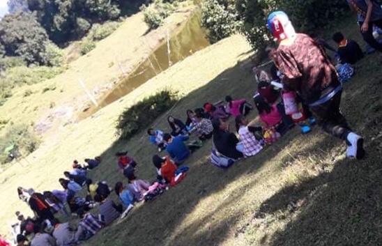 Hike towards Phaktshoding Lake 