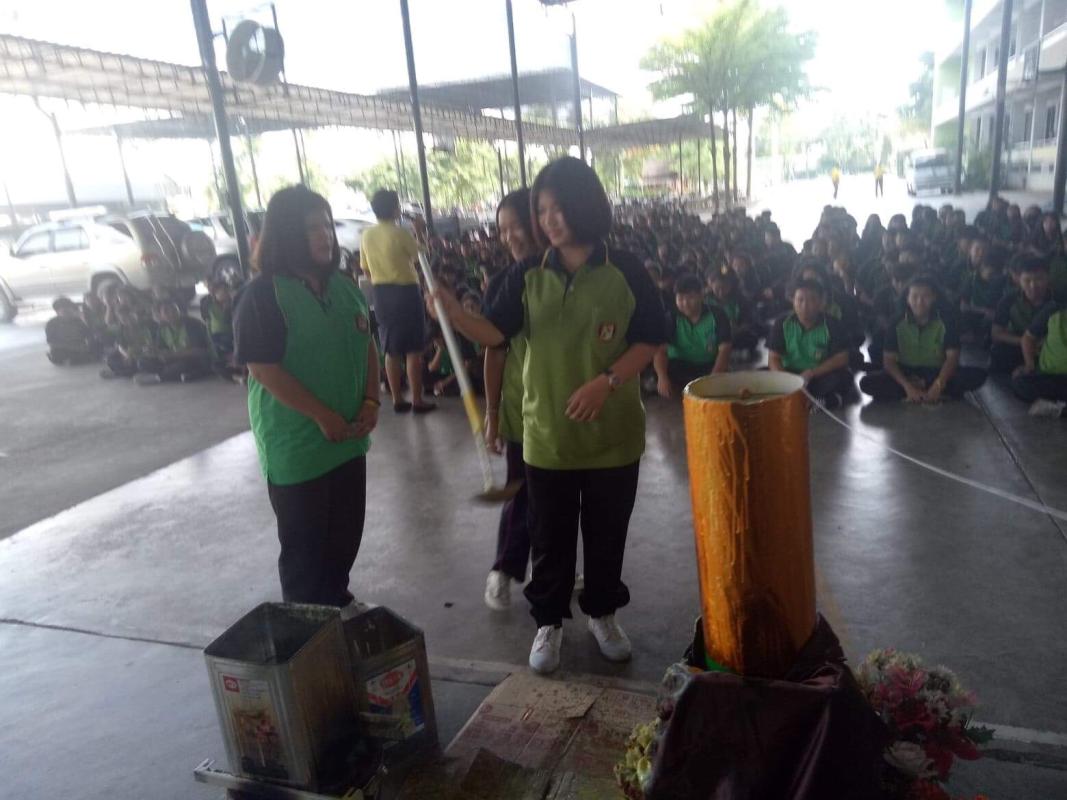 หล่อเทียนเข้าพรรษา