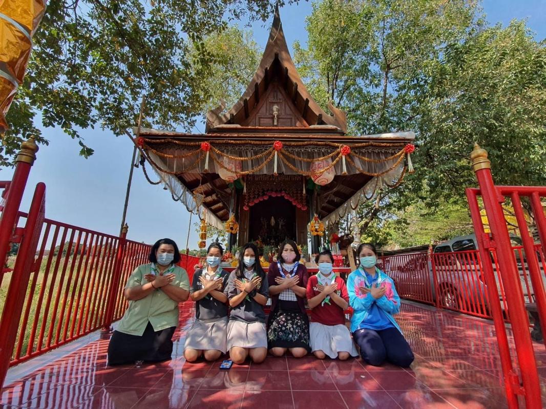 การทำกิจกรรมอาสา ทำความสะอาดศาลหลวงปู่สะแกเฒ่า สถานที่ศักดิ์สิทธิ์ประจำเขตหนองแขม 