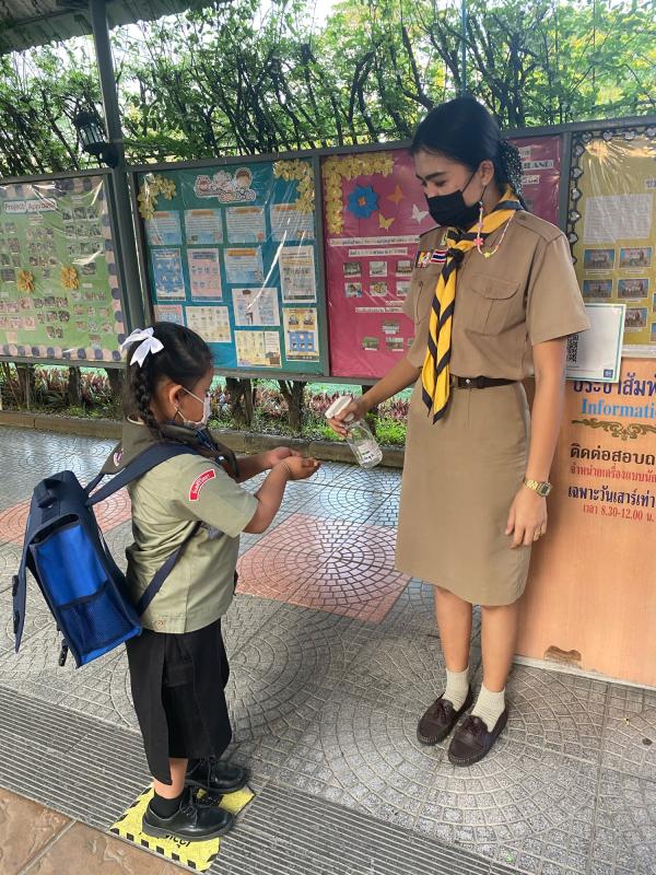 อาสาคัดกรองนักเรียน